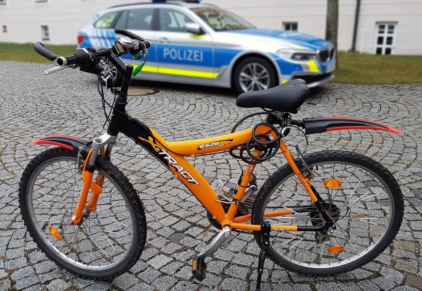 Dieb im eigenen Auto überrascht – lässt bei Flucht Fahrrad zurück