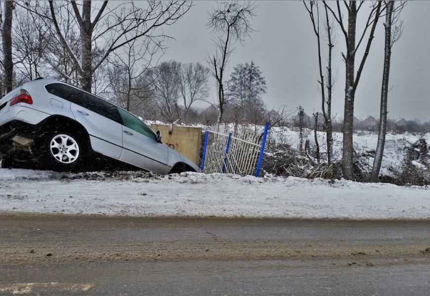 Wintereinbruch führt zu mehreren Unfällen