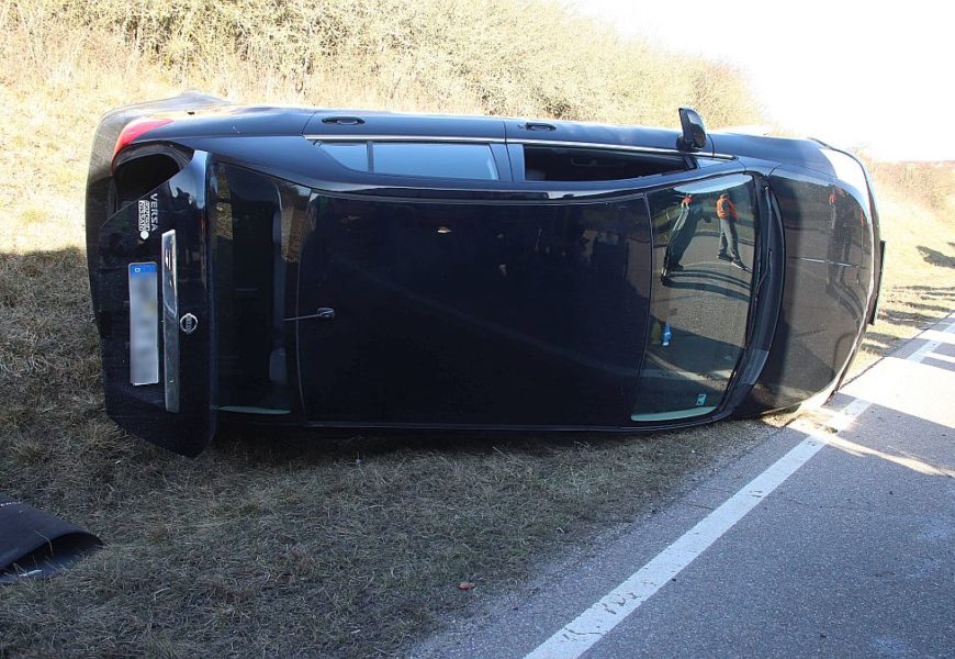 Fahrzeug mehrfach überschlagen