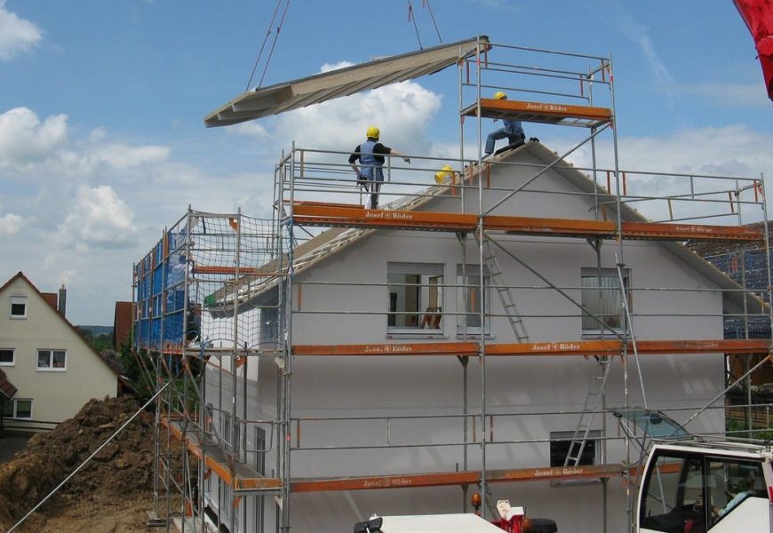 Schadensträchtige Sachbeschädigung in Baustelle