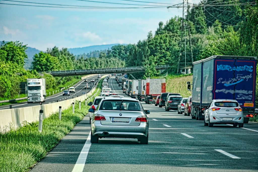 Rettungsgasse auf der Autobahn Symbolbild Pixabay