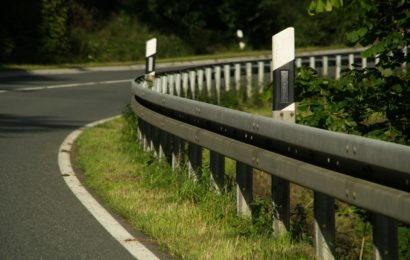 Lkw-Fahrer beleidigt Unfallgegner und entfernt sich vom Unfallort in Zeitlarn