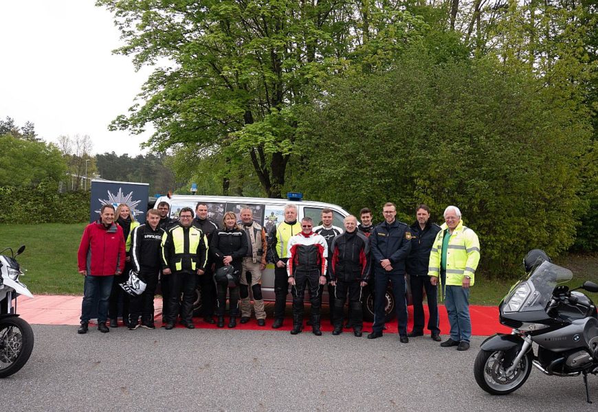 Die Polizeiinspektion Roding stellte die oberpfalzweite Verkehrssicherheitskampagne „Back on Bike“ im Landkreis Cham vor.