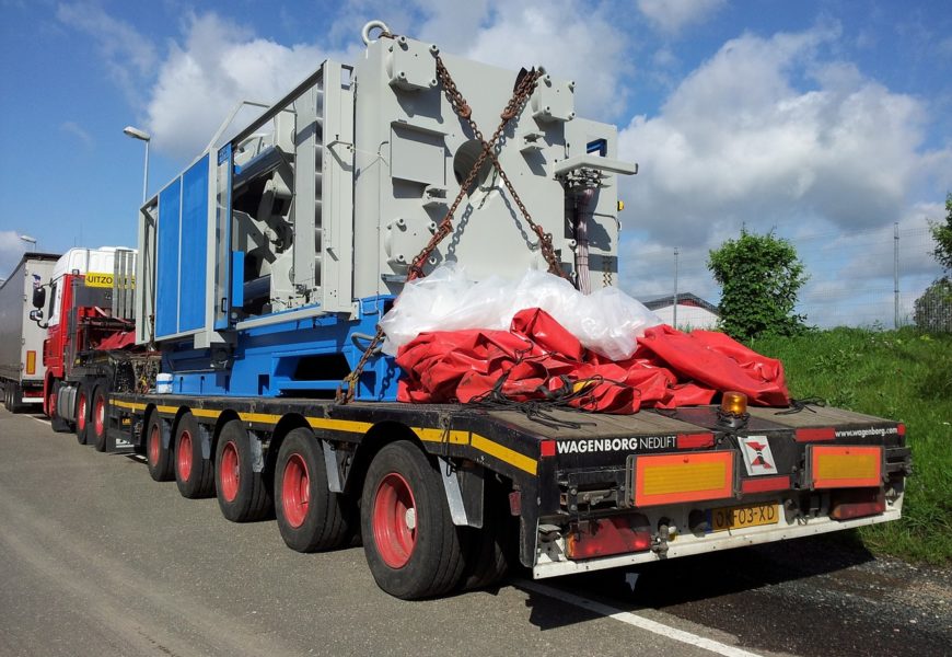 Schwertransport sorgt für kurzzeitigen Stillstand im Stadtgebiet