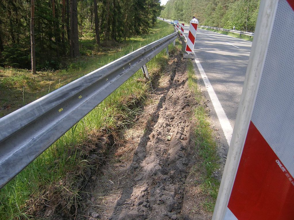 Beschädigte Leitplanke Foto: Polizei