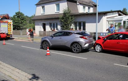 Gas und Bremse verwechselt – Verkehrsunfall mit drei Fahrzeugen