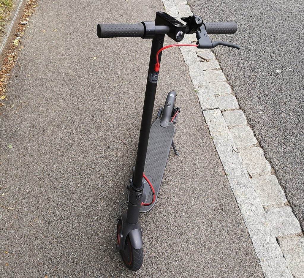 Nicht zulassungsfähiger Elektro-Scooter Foto: Polizei