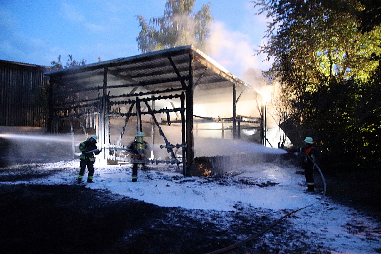 Freistehende Feldscheune Fing Feuer In Neunkirchen B. Weiden I. D. OPf ...