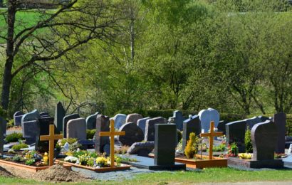 Wieder Gräber am Friedhof in Regensburg beschädigt