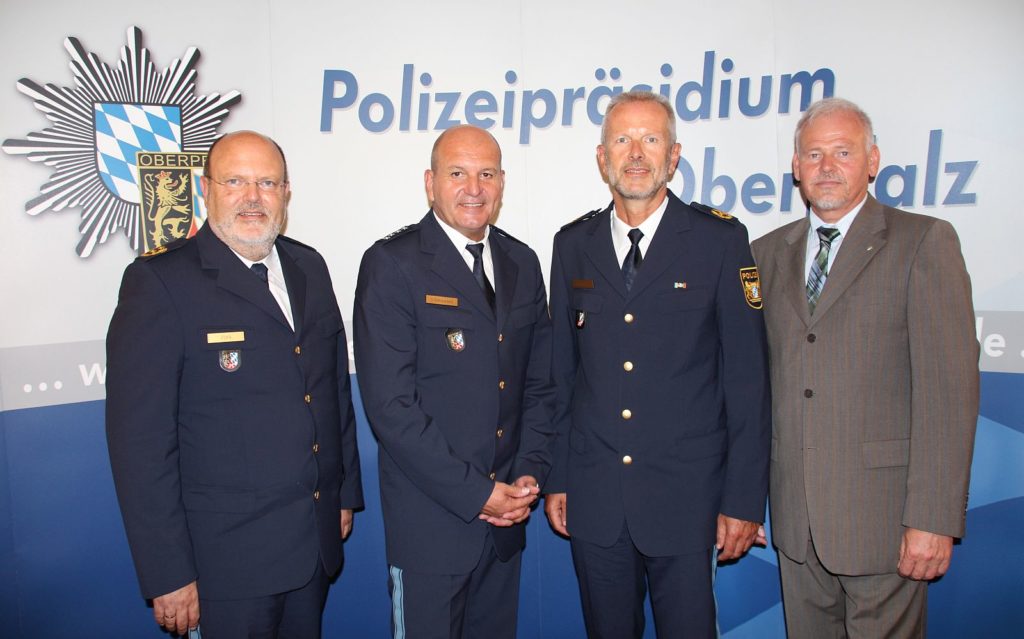 v.l.n.r.: Polizeipräsident Norbert Zink, Erster Polizeihauptkommissar Egid Viehauser, Polizeivizepräsident Thomas Schöniger, Personalrat Polizeihauptkommissar Kurt Kopf  Foto: Florian Beck