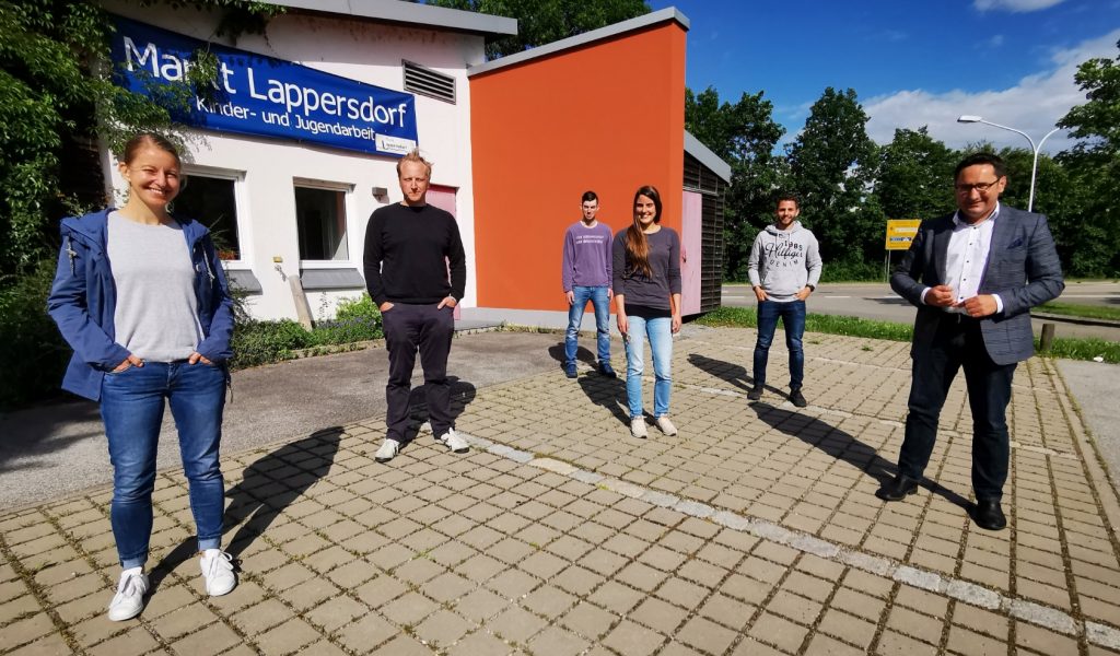 Zahlreiche Anregungen nimmt Landtagsabgeordneter Tobias Gotthardt mit vom Gespräch mit den Lappersdorfer Jugendvertretern. Sein Ziel: Eine stufenweise Öffnung der Jugendarbeit ab den Pfingstferien.