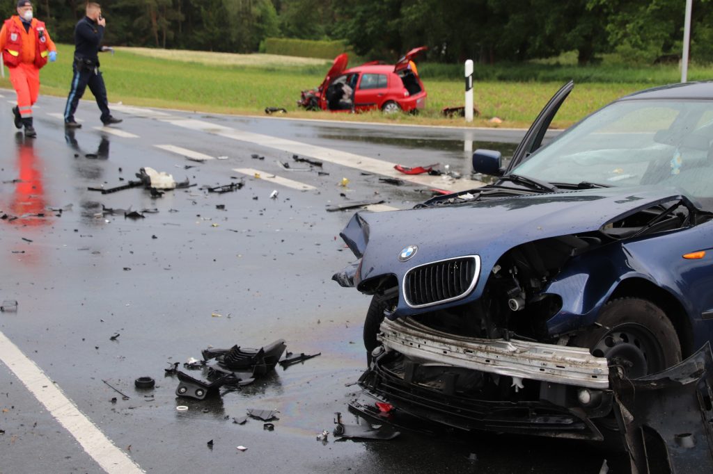 Beide Fahrzeuge mussten abgeschleppt werden Foto: Oberpfalz Aktuell