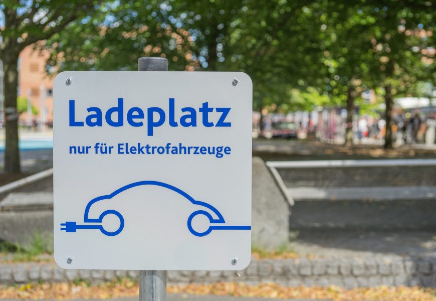 Ladekabel eines Pkw entwendet – Täter nutzt günstige Gelegenheit