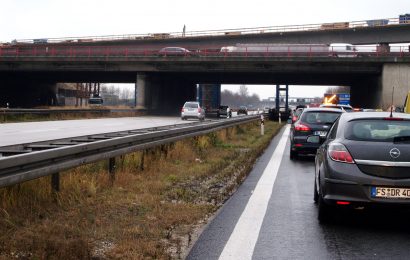 44-Jähriger bei Verkehrsunfall am Kreuz Regensburg leicht verletzt