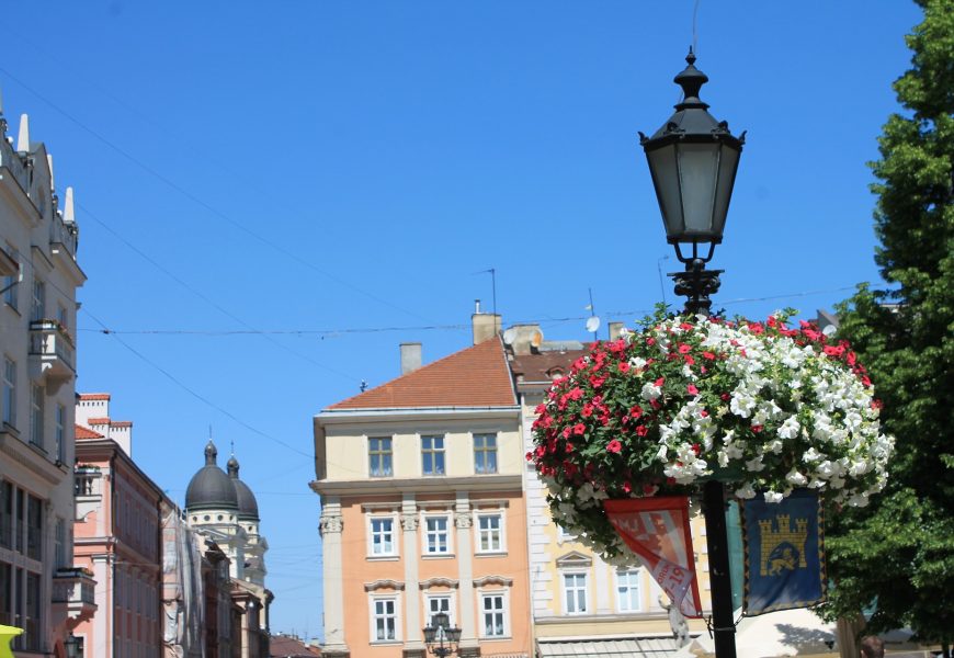 Vier Straßenlaternen beschädigt