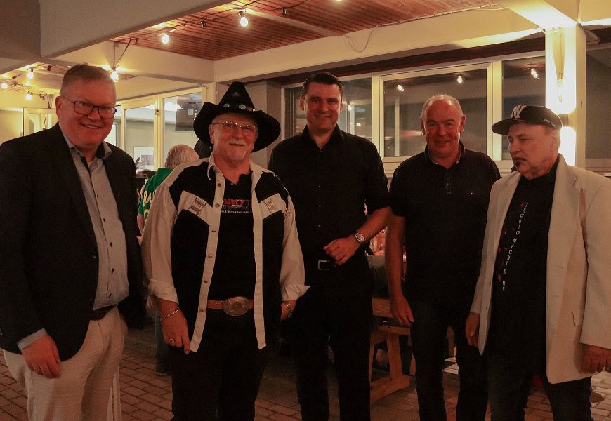 Schwandorfer Landrat Ebeling rockt beim Amberger Musikerstammtisch