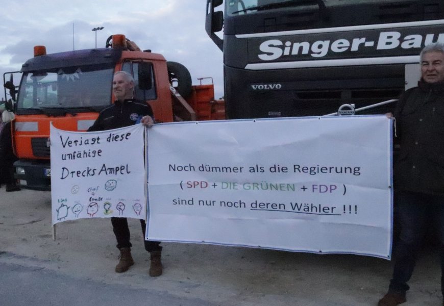 Teilnehmer der Bauernproteste benimmt sich völlig daneben