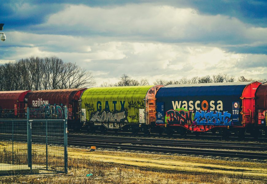 Graffiti an Waggons der Deutschen Bahn